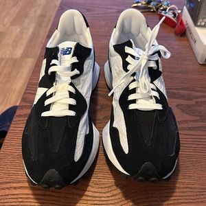New Balance 327